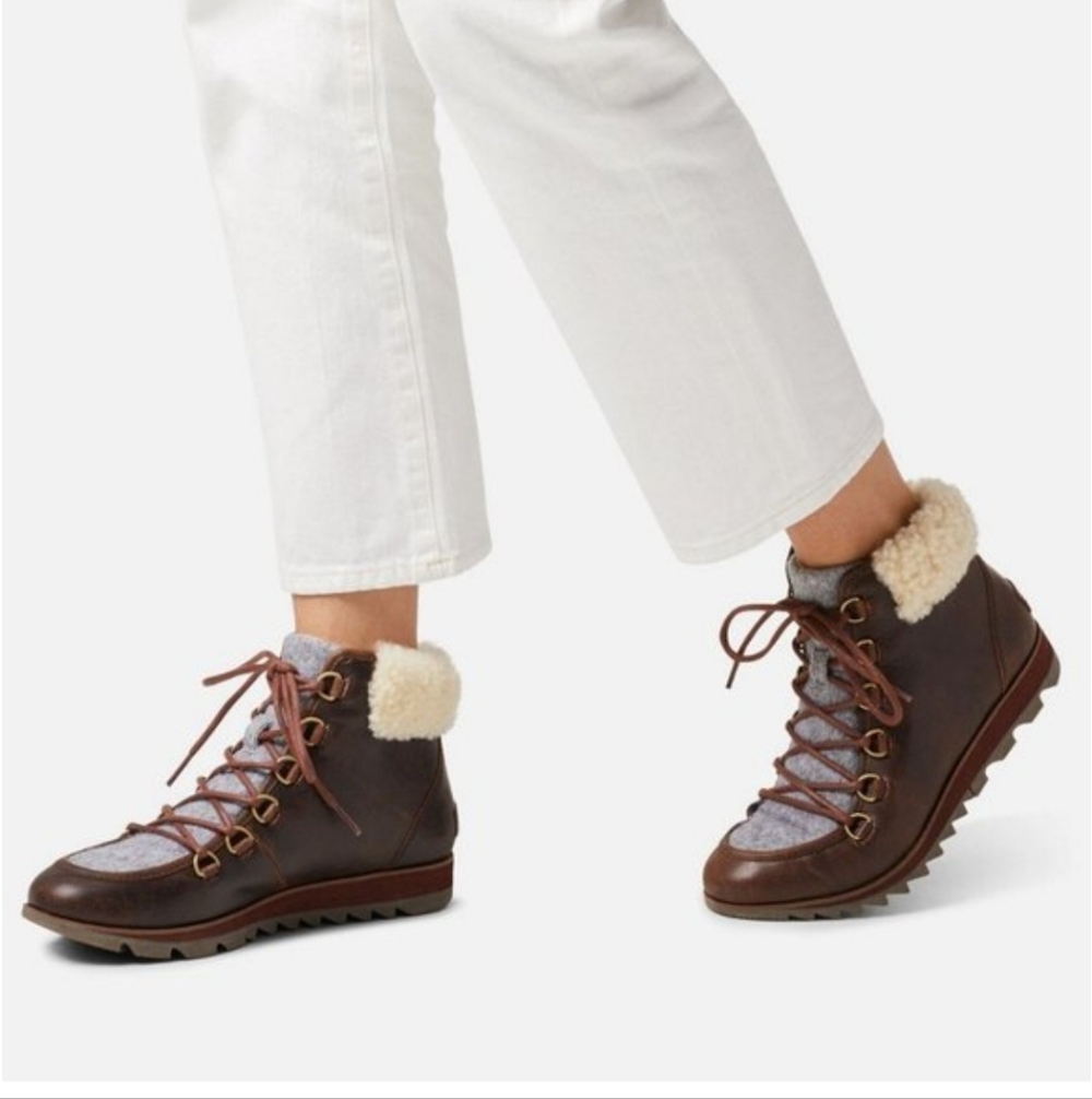 Sorel Harlow lace up cozy booties Size 10 Womens